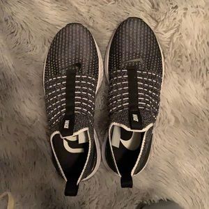 Phantom Run Black/White Shoes